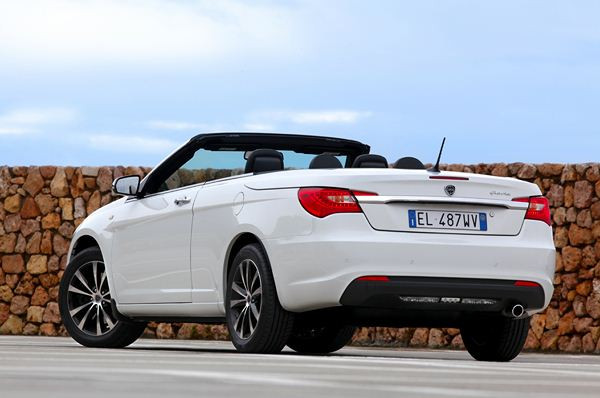 Lancia dévoile son nouveau cabriolet quatre places Flavia