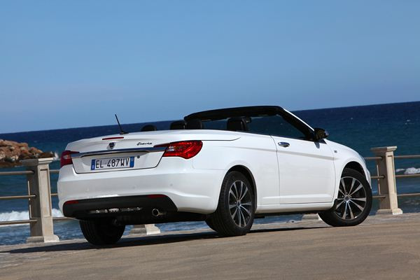 Lancia dévoile son nouveau cabriolet quatre places Flavia