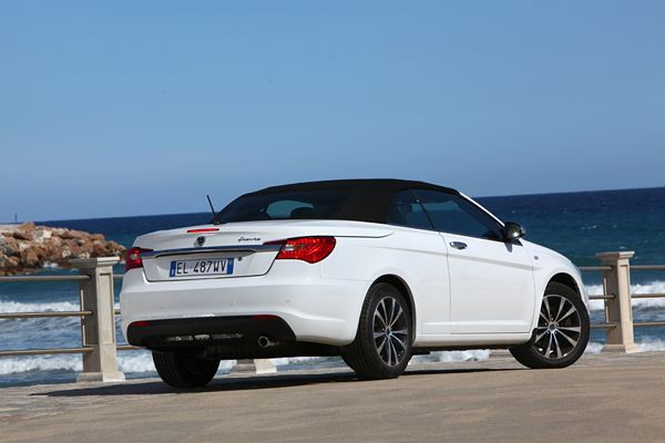 Lancia dévoile son nouveau cabriolet quatre places Flavia