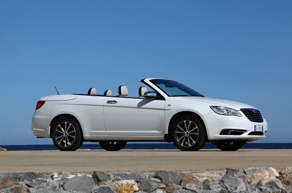 Lancia dévoile son nouveau cabriolet quatre places Flavia