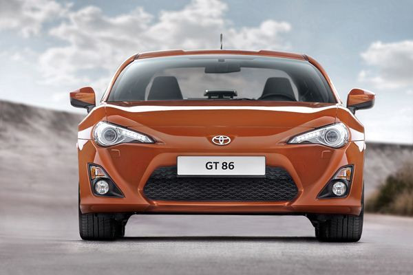 Le coupé sport 2 plus 2 Toyota GT86 commercialisé à 29 900 euros