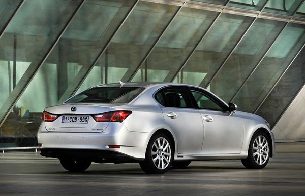 Lexus lance la nouvelle berline GS 450h hybride