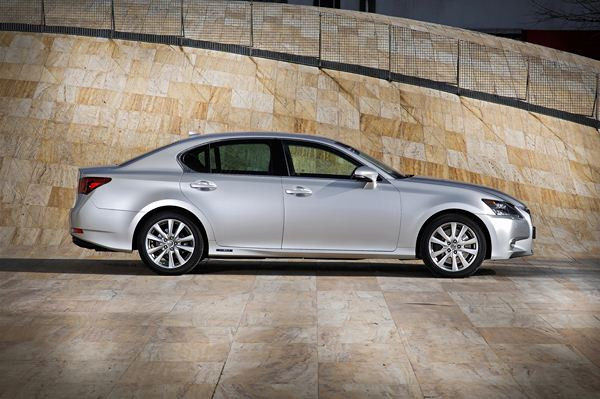 Lexus lance la nouvelle berline GS 450h hybride