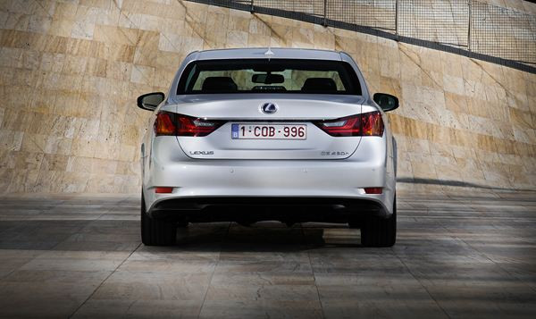 Lexus lance la nouvelle berline GS 450h hybride