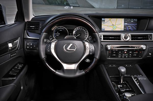 Lexus lance la nouvelle berline GS 450h hybride