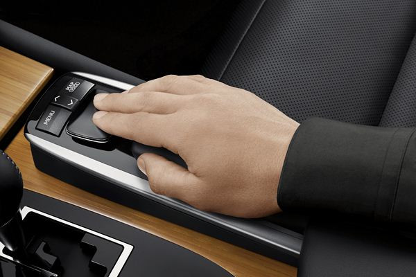 Lexus lance la nouvelle berline GS 450h hybride