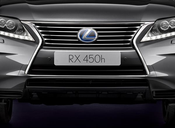 Le Lexus RX 450h Full Hybrid s'offre un léger restyling
