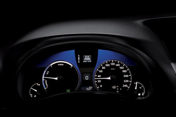Le Lexus RX 450h Full Hybrid s'offre un léger restyling