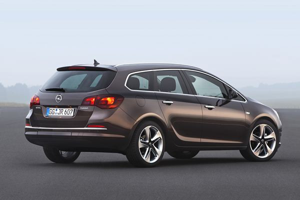 L'Opel Astra s'offre quelques retouches extérieures