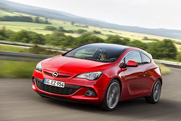 L'Opel Astra s'offre quelques retouches extérieures