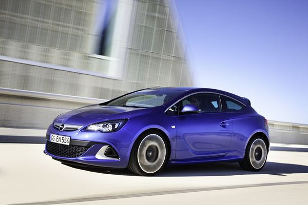 L'Opel Astra s'offre quelques retouches extérieures