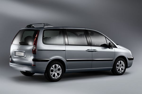 Le Citroën C8 s'offre quelques retouches de style