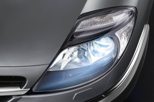 Le Citroën C8 s'offre quelques retouches de style