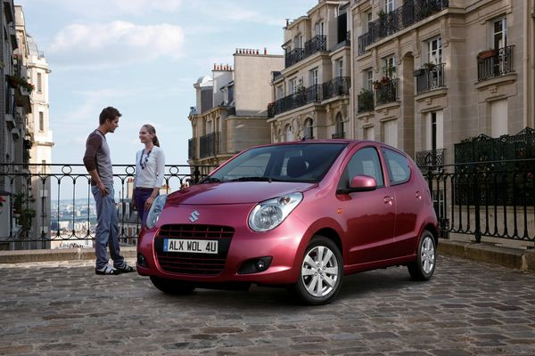 La petite citadine Suzuki Alto s'offre un léger rafraîchissement estival