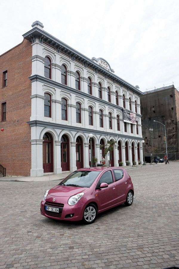 La petite citadine Suzuki Alto s'offre un léger rafraîchissement estival