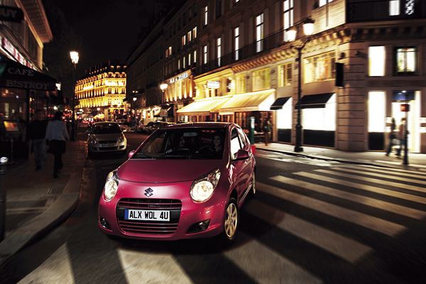 La petite citadine Suzuki Alto s'offre un léger rafraîchissement estival