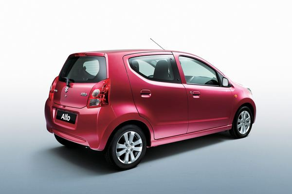 La petite citadine Suzuki Alto s'offre un léger rafraîchissement estival