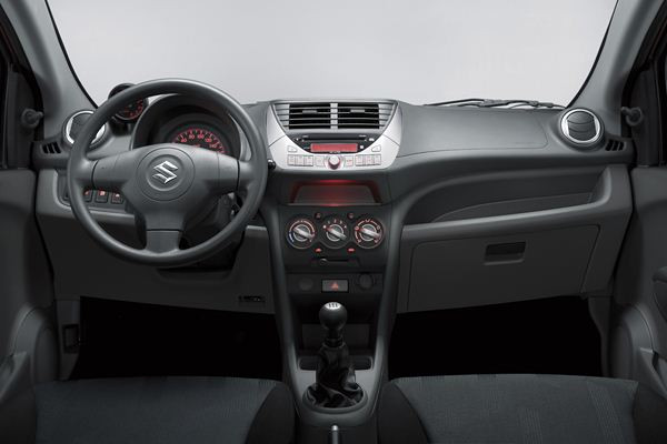 La petite citadine Suzuki Alto s'offre un léger rafraîchissement estival