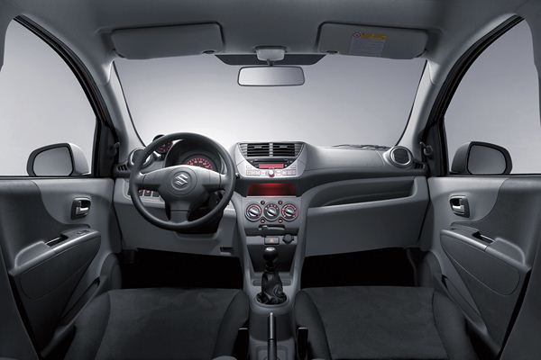 La petite citadine Suzuki Alto s'offre un léger rafraîchissement estival