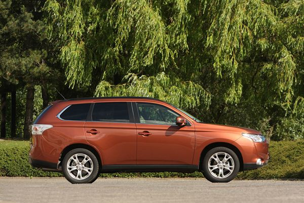 Une nouvelle génération du Mitsubishi Outlander dotée des derniers dispositifs d'aide à la conduite