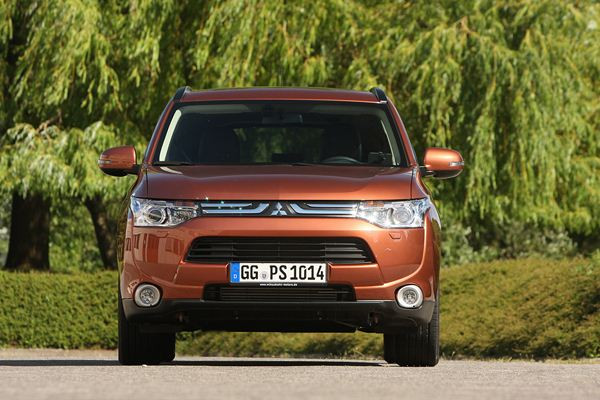 Une nouvelle génération du Mitsubishi Outlander dotée des derniers dispositifs d'aide à la conduite