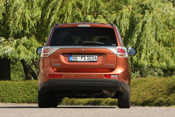 Une nouvelle génération du Mitsubishi Outlander dotée des derniers dispositifs d'aide à la conduite