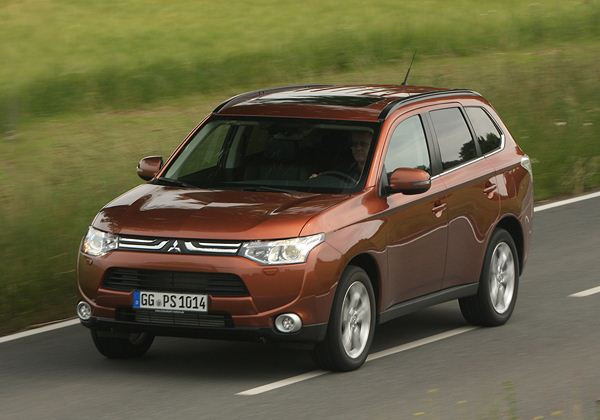 Une nouvelle génération du Mitsubishi Outlander dotée des derniers dispositifs d'aide à la conduite