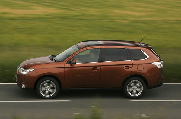 Une nouvelle génération du Mitsubishi Outlander dotée des derniers dispositifs d'aide à la conduite