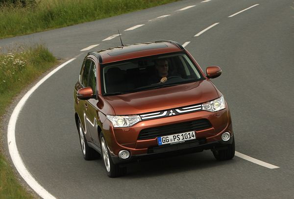 Une nouvelle génération du Mitsubishi Outlander dotée des derniers dispositifs d'aide à la conduite
