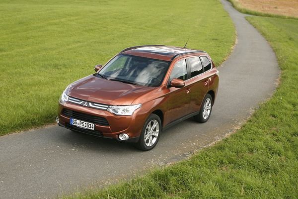 Une nouvelle génération du Mitsubishi Outlander dotée des derniers dispositifs d'aide à la conduite