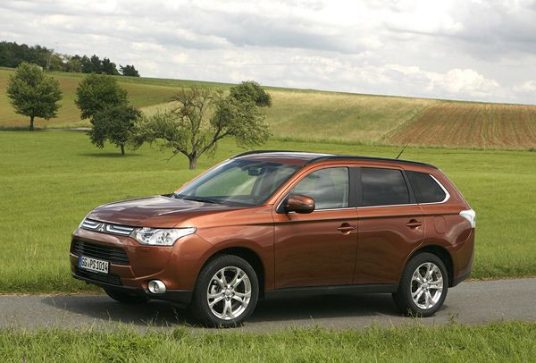 Une nouvelle génération du Mitsubishi Outlander dotée des derniers dispositifs d'aide à la conduite