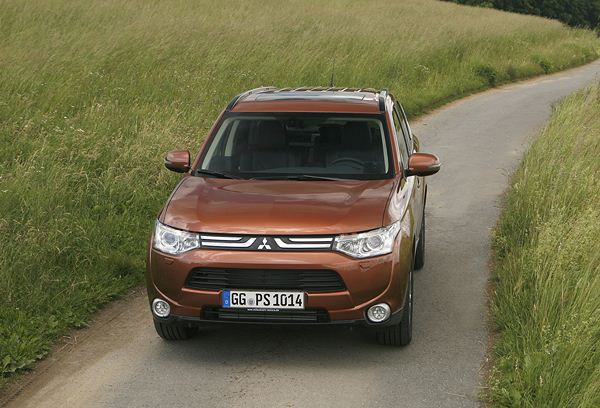 Une nouvelle génération du Mitsubishi Outlander dotée des derniers dispositifs d'aide à la conduite