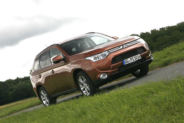 Une nouvelle génération du Mitsubishi Outlander dotée des derniers dispositifs d'aide à la conduite