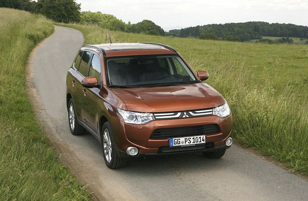 Une nouvelle génération du Mitsubishi Outlander dotée des derniers dispositifs d'aide à la conduite
