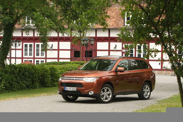 Une nouvelle génération du Mitsubishi Outlander dotée des derniers dispositifs d'aide à la conduite