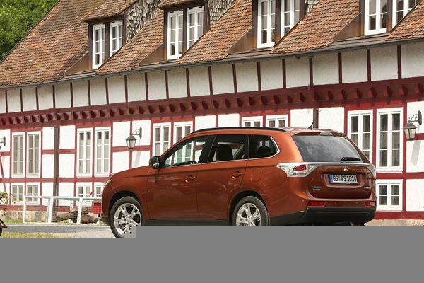 Une nouvelle génération du Mitsubishi Outlander dotée des derniers dispositifs d'aide à la conduite