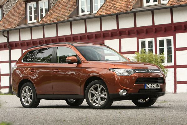 Une nouvelle génération du Mitsubishi Outlander dotée des derniers dispositifs d'aide à la conduite