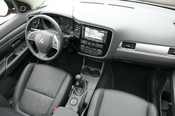 Une nouvelle génération du Mitsubishi Outlander dotée des derniers dispositifs d'aide à la conduite