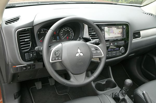 Une nouvelle génération du Mitsubishi Outlander dotée des derniers dispositifs d'aide à la conduite