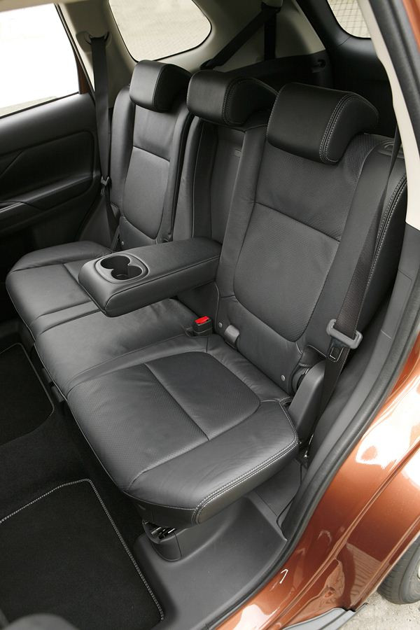 Une nouvelle génération du Mitsubishi Outlander dotée des derniers dispositifs d'aide à la conduite