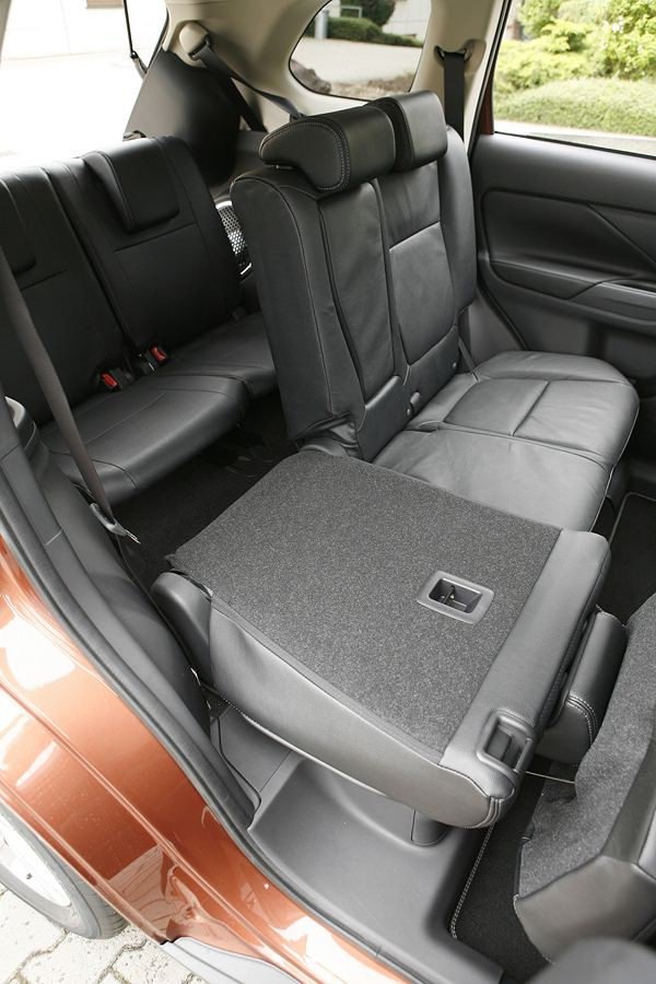 Une nouvelle génération du Mitsubishi Outlander dotée des derniers dispositifs d'aide à la conduite
