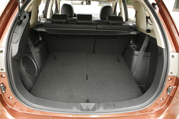 Une nouvelle génération du Mitsubishi Outlander dotée des derniers dispositifs d'aide à la conduite