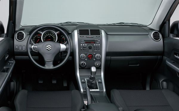 Le Suzuki Grand Vitara s'offre de nouveaux éléments de design intérieurs et extérieurs