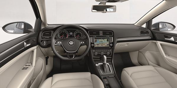 La nouvelle Volkswagen Golf cinq portes commercialisée à partir de 18 580 euros