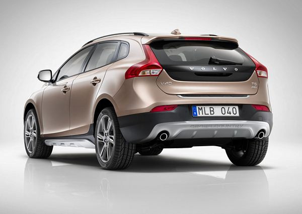 Volvo lance le nouveau crossover tout-chemin V40 Cross Country
