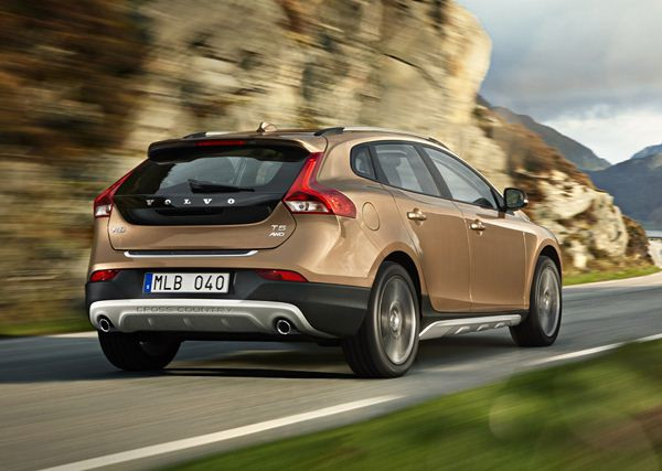 Volvo lance le nouveau crossover tout-chemin V40 Cross Country