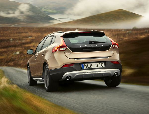 Volvo lance le nouveau crossover tout-chemin V40 Cross Country