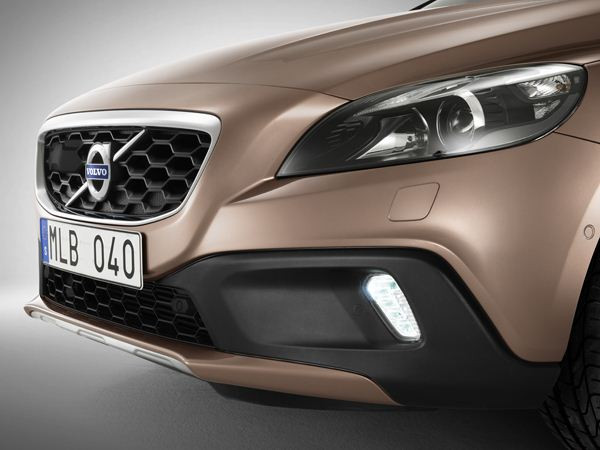 Volvo lance le nouveau crossover tout-chemin V40 Cross Country