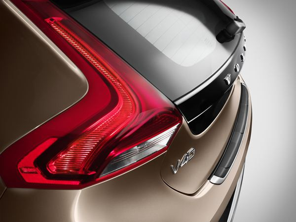 Volvo lance le nouveau crossover tout-chemin V40 Cross Country