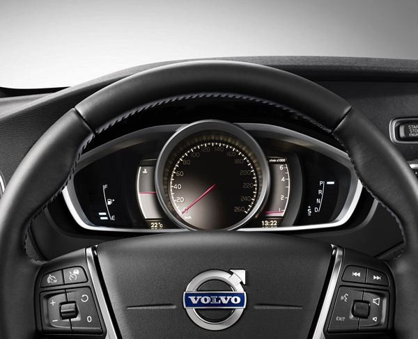 Volvo lance le nouveau crossover tout-chemin V40 Cross Country
